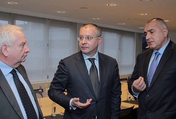Президентът на ПЕС Сергей Станишев, министър-председателят на България Бойко Борисов и Джоузеф Дол, председател на групата на ЕНП в ЕП